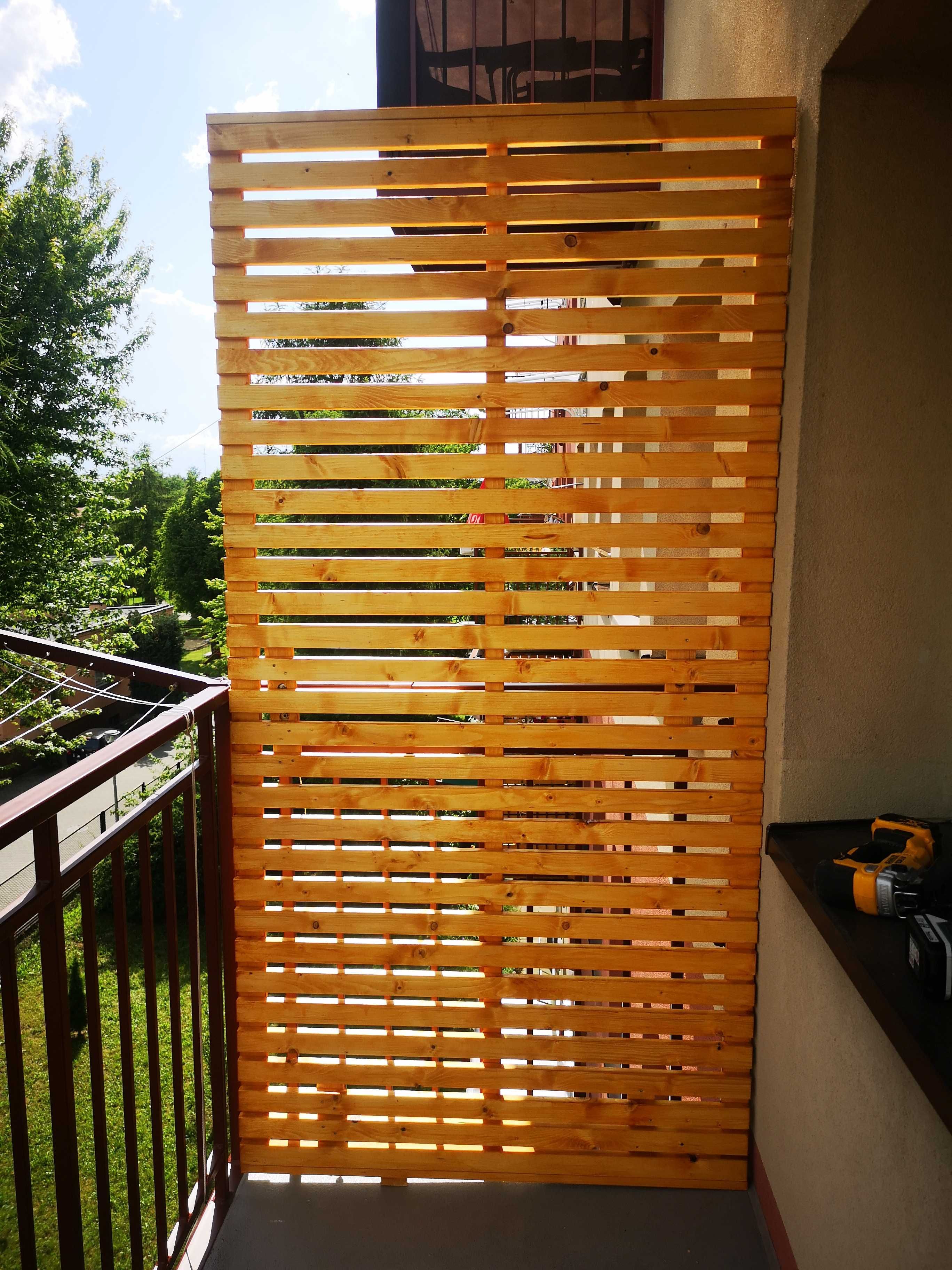 Pergola balkonowa drewniana - na wymiar