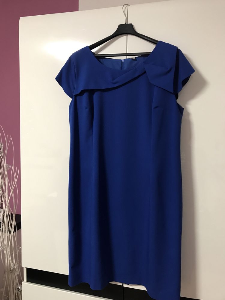 Sukienka modrakowa.
