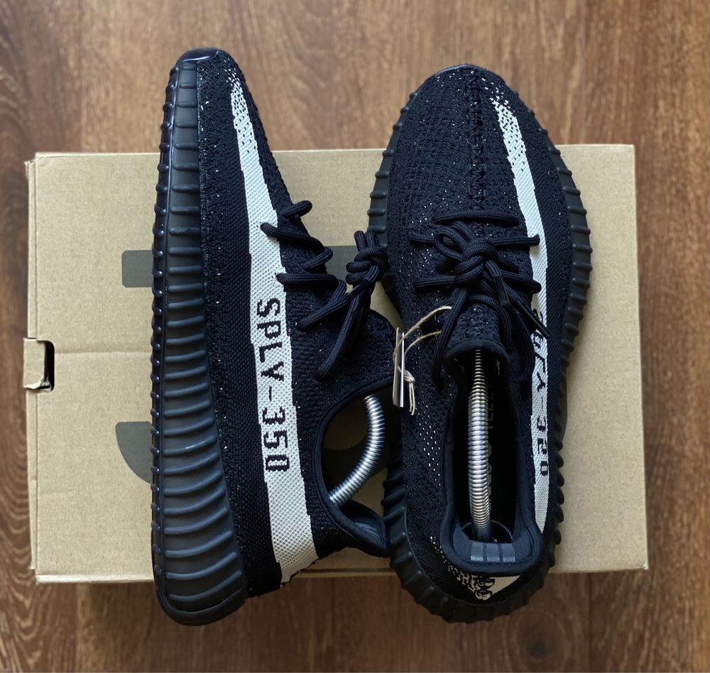 Yeezy 350 us6,5 Oreo оригинал Adidas yezzy boost 500 slide изи 39 nb