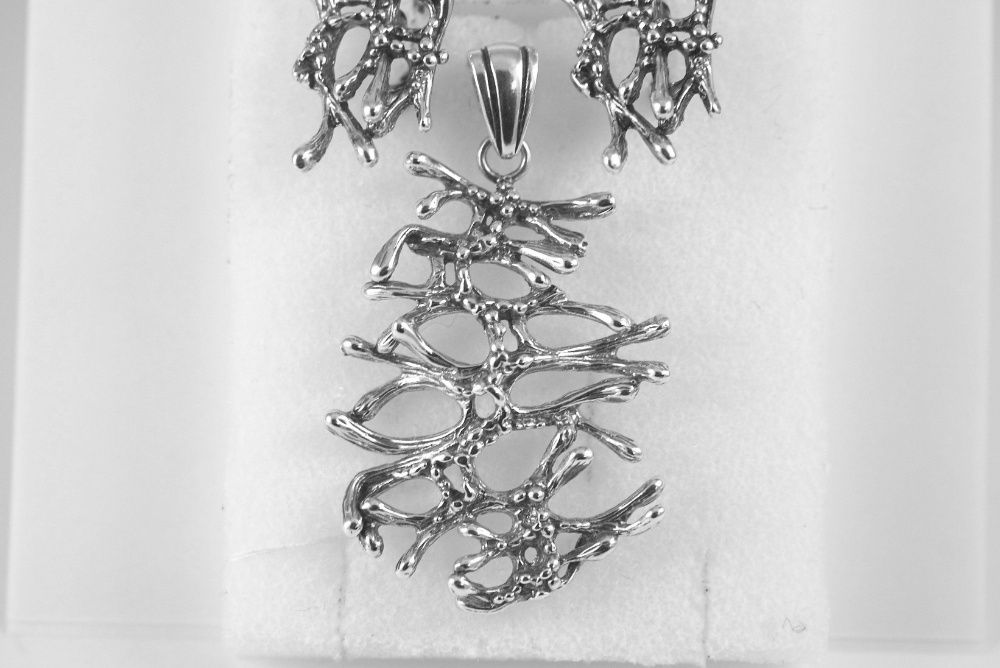 Piękny srebrny komplet: kolczyki i zawieszka - srebrno, biżuteria.