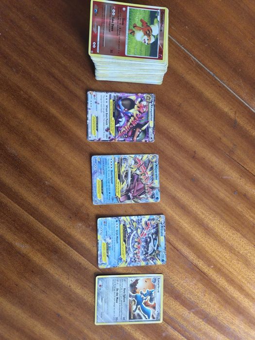 Vendo um lote total de 117 cartas Pokémon TCG