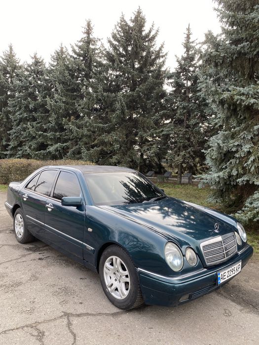 Продам мерседес W210 на полном уверенном ходу