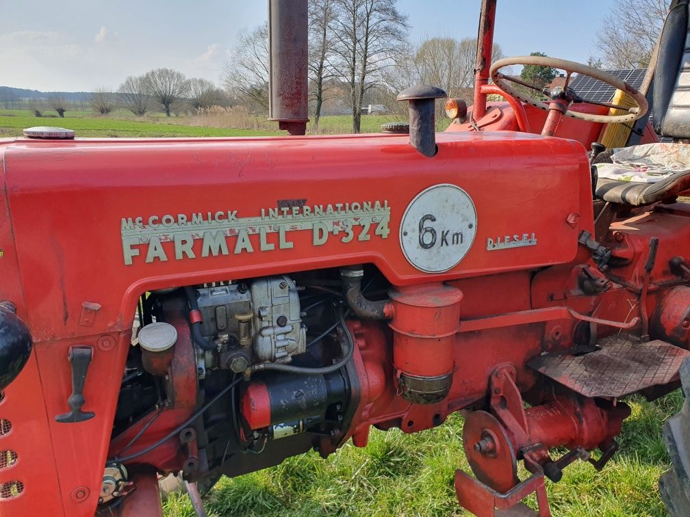 McCormick D 324 International 58r