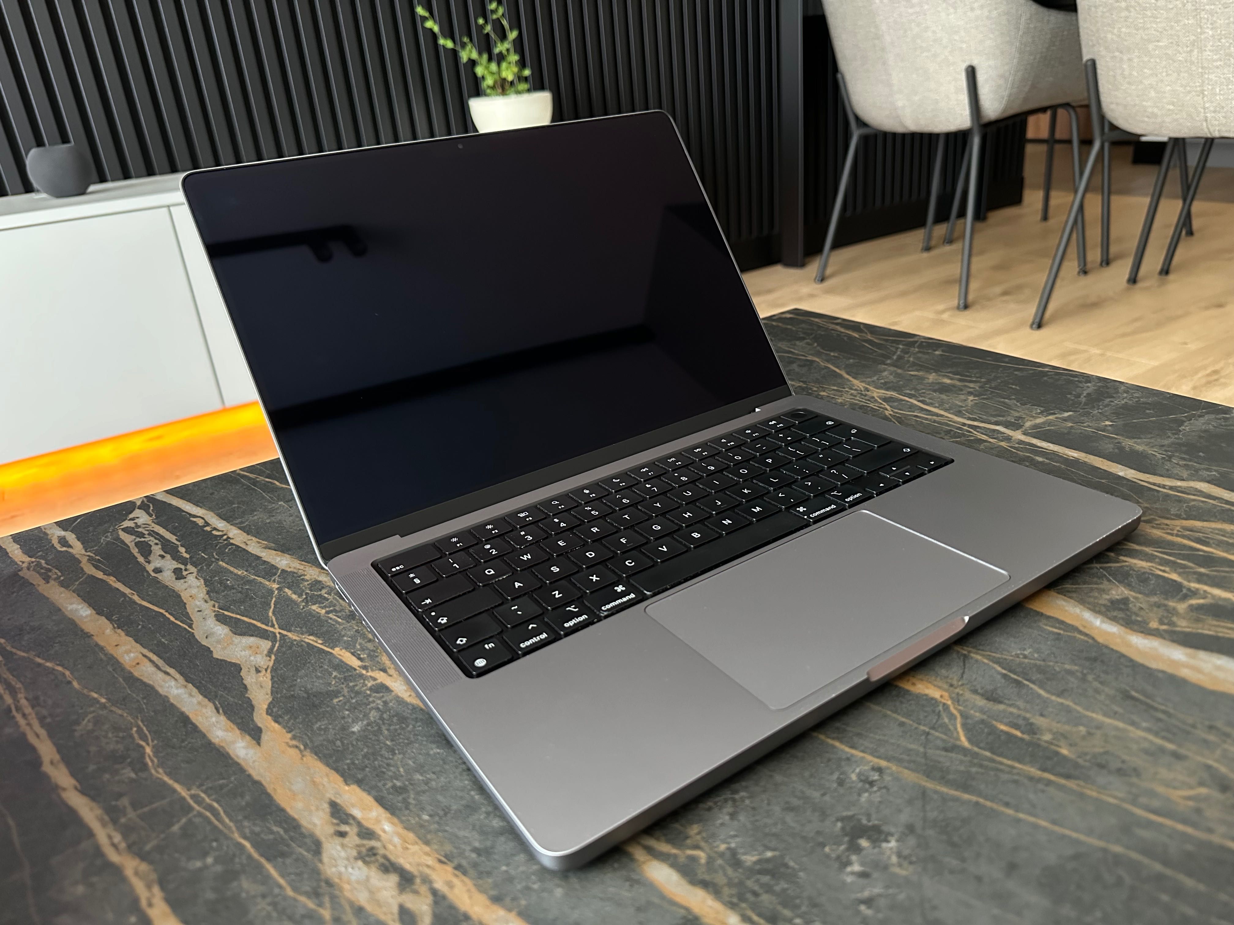 MacBook Pro 14" M1 Pro / 16 GB RAM / 512 GB / 96 W