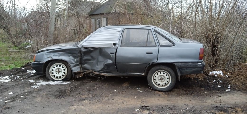 Opel Kadett после ДТП в разбор