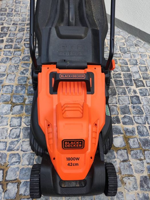 Corta-relva elétrico Black&Decker Novo