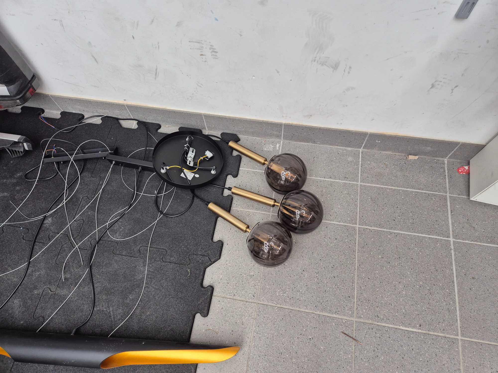 Lampy wiszące kule szklane