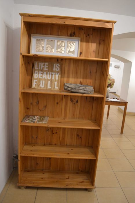 Kredens szafka pełne drewno na książki i inne skarby