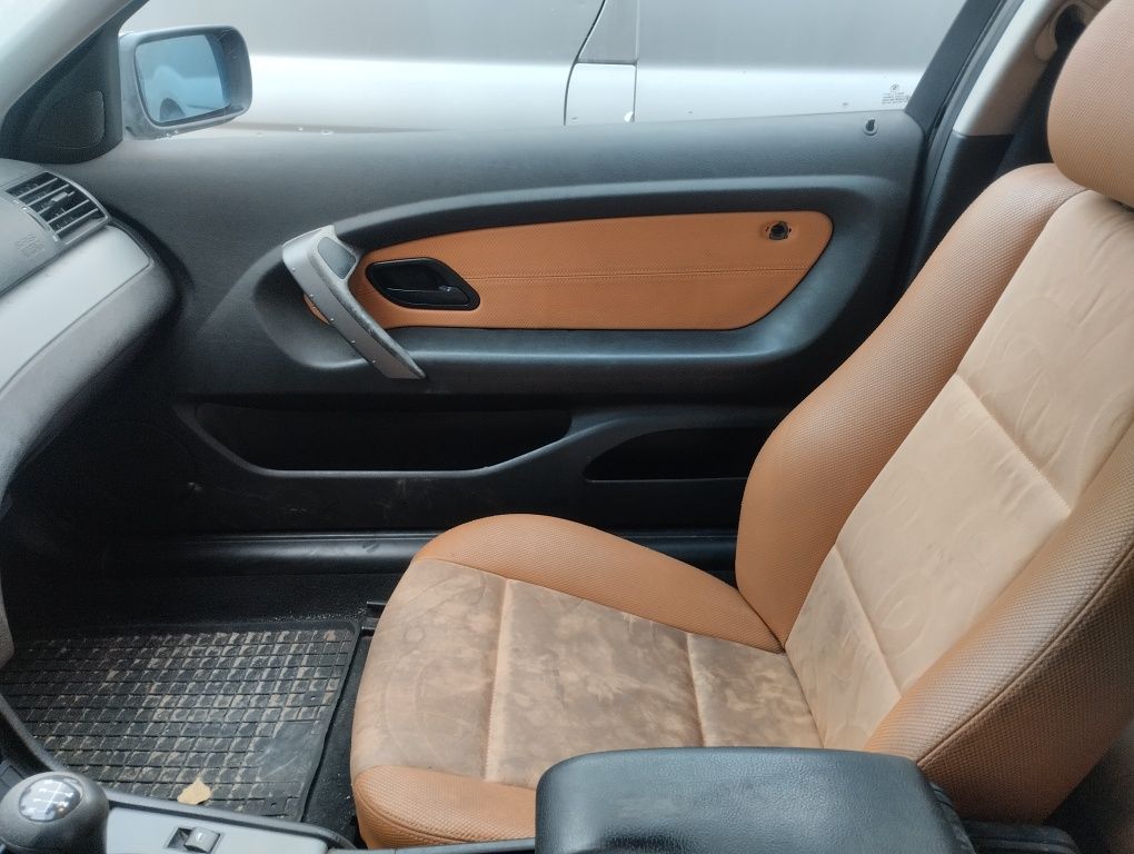 Wnętrze BMW E46, air bag, podłokietnik, schowek, pasy