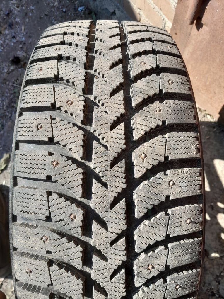 Диски с новыми шинами 215/45R17, диски 5×100, ET45
