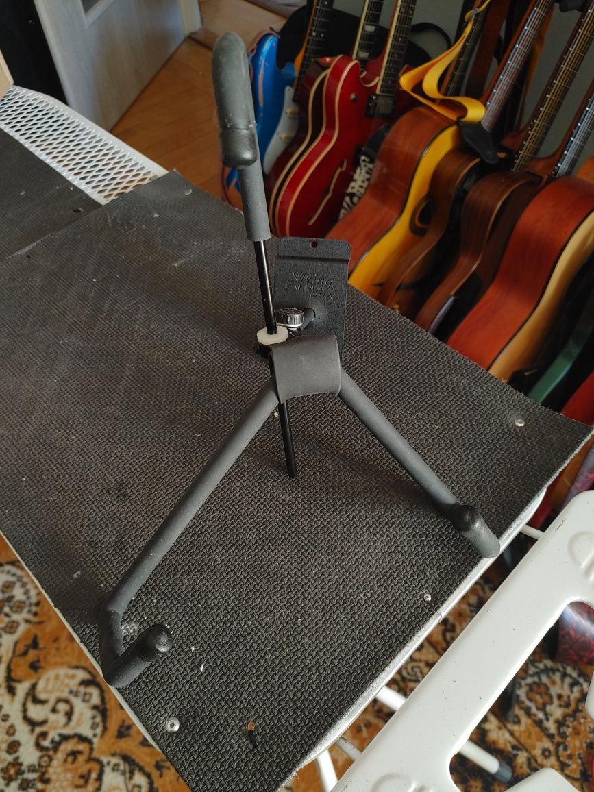 Strandberg Wall Hanger - uchwyt gitarowy na ścianę