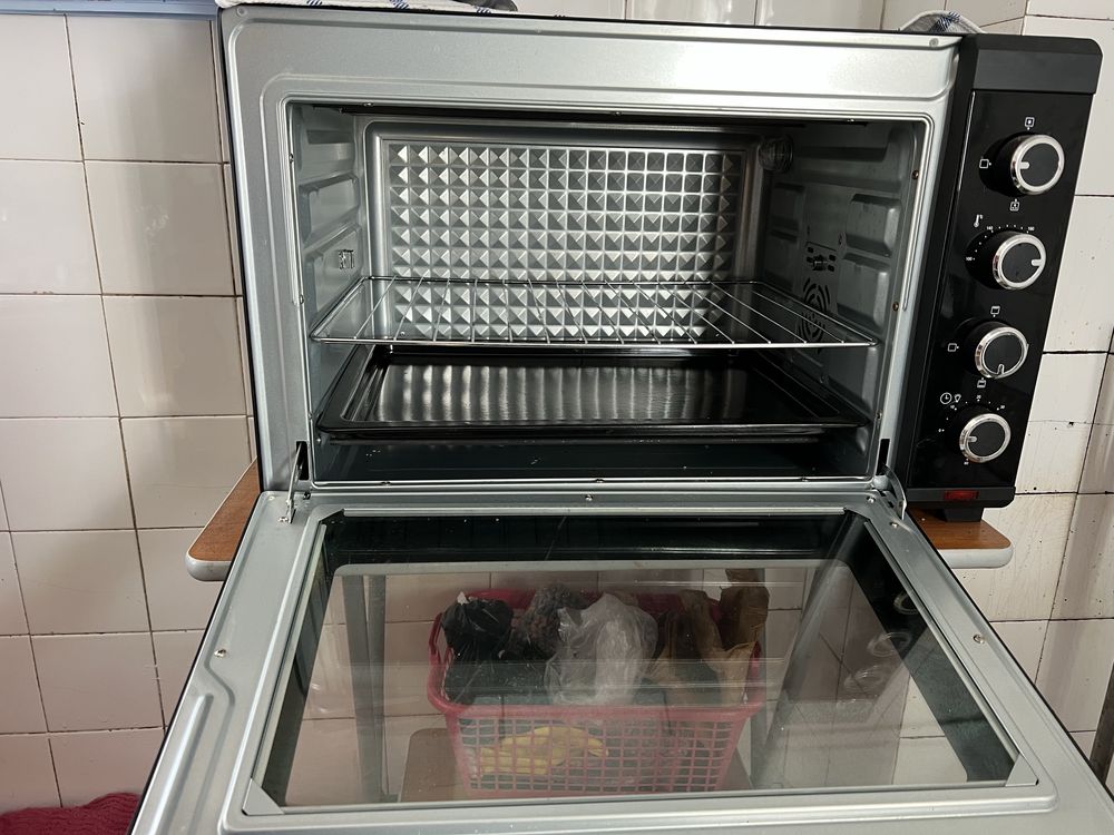 Forno eletrico semi novo com pouco uso