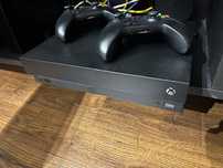 Sprzedam Xbox One X 1000 GB + 2 pady - Super Stan