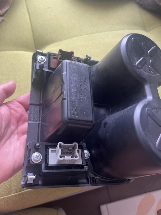 Підстаканник з кнопками підігріву Nissan Rogue sport