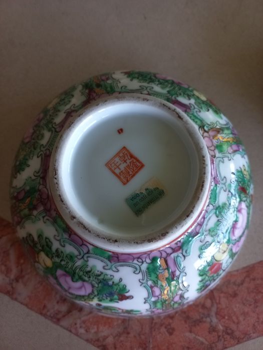 Fruteira chinesa com base em madeira