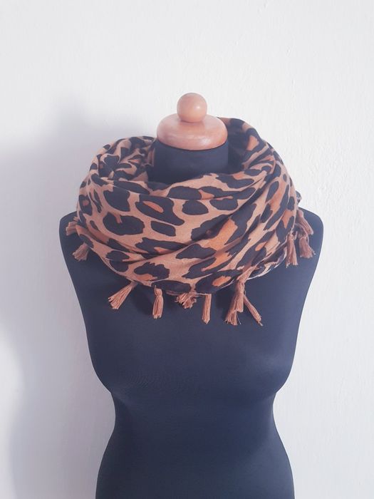 Dlugi szal damski wzor lampart marki Top Vintage
