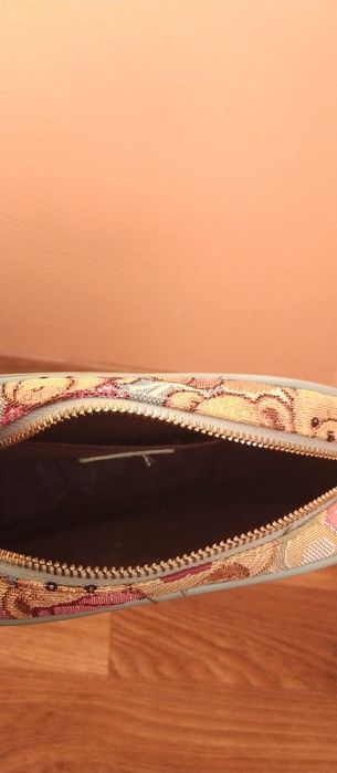 Сумка-кроссбоди с принтом плюшевых мишек.