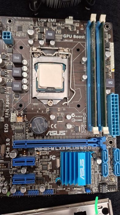 Motherboard asus P8H61-M LX3 PLUS R2.0 e processador I7 3770 com 8 g d