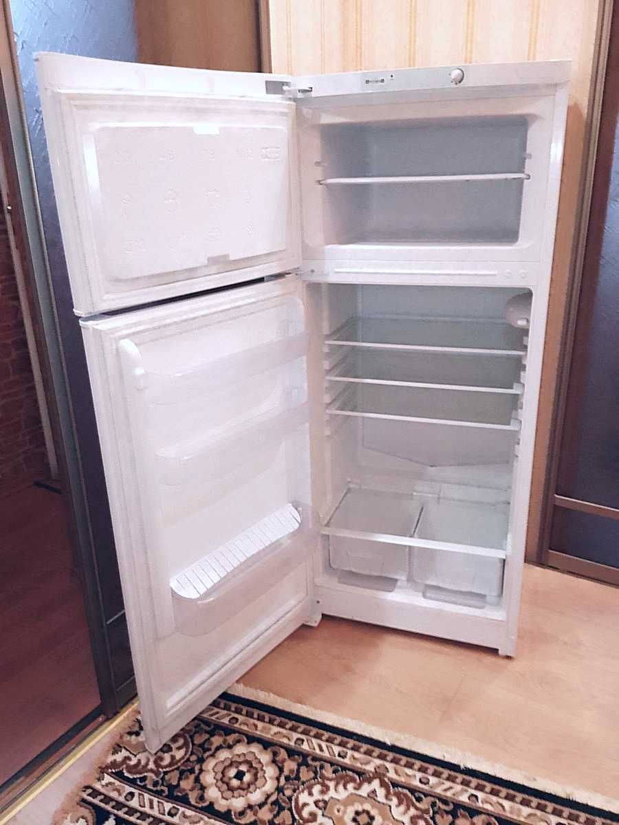 Холодильник " Indesit"