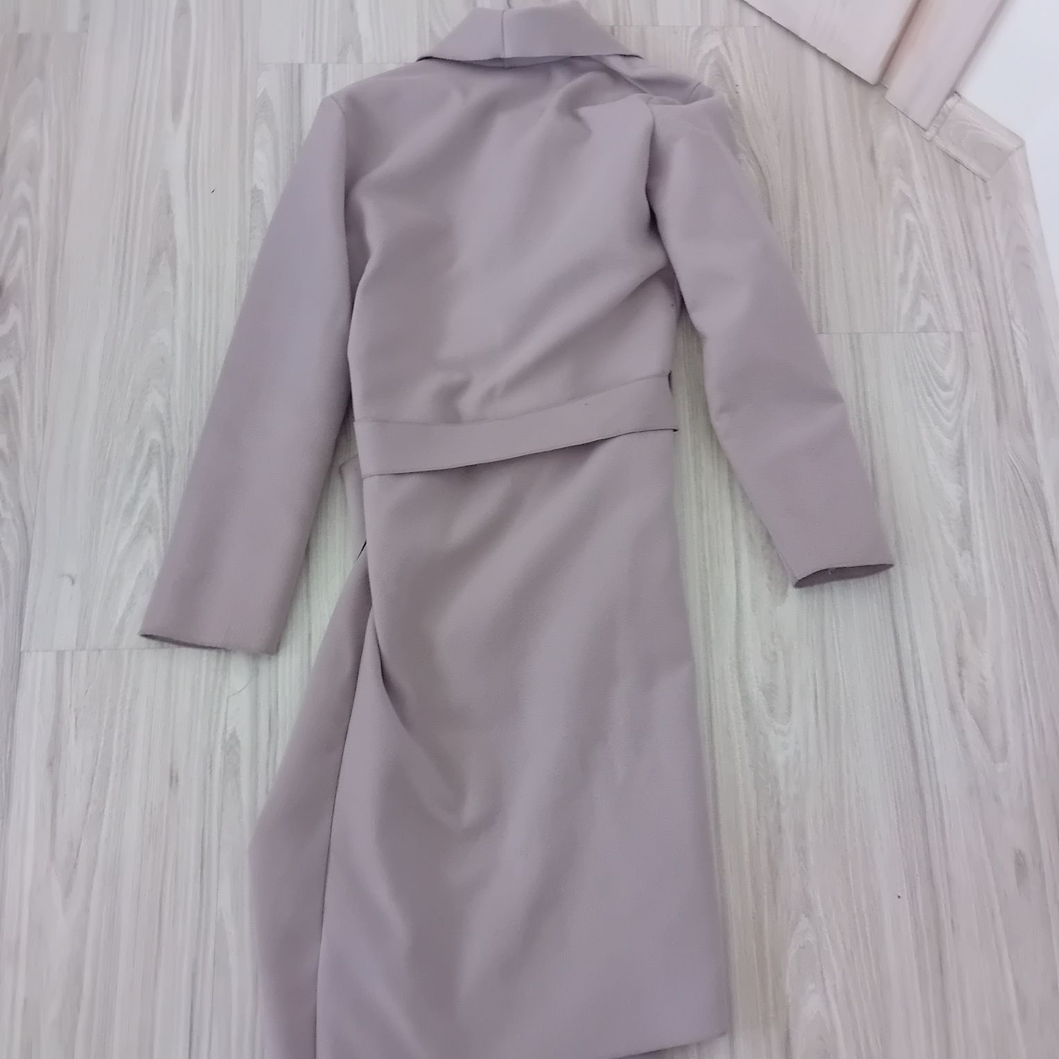 Beżowy płaszczyk wiosenny elegancki S