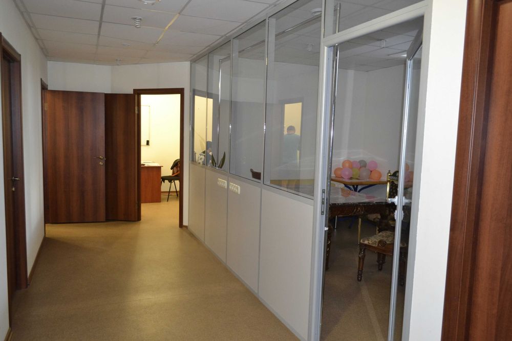 Будівля 11000 м2 пр. Героїв Харкова
