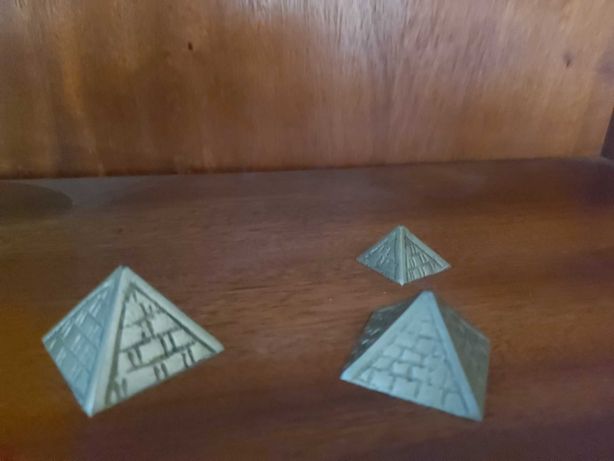 Pirâmides de bronze