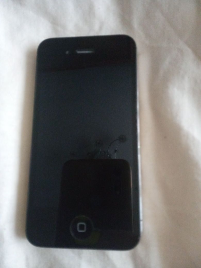 Iphone 4s, 8 gb.