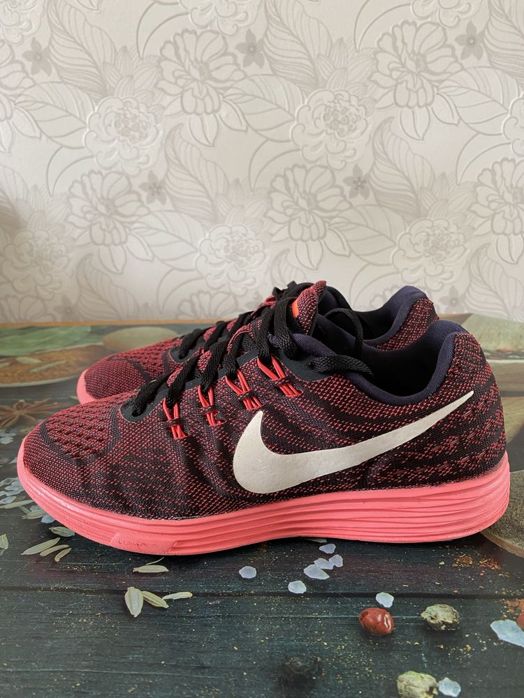 Орігинальни Крассовки Nike Lunar Tempo Орігинал  40.5р.