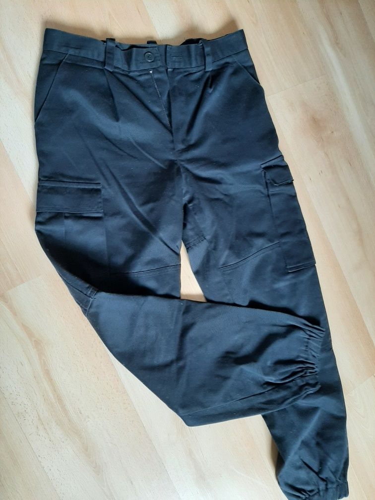 Czarne spodnie robocze