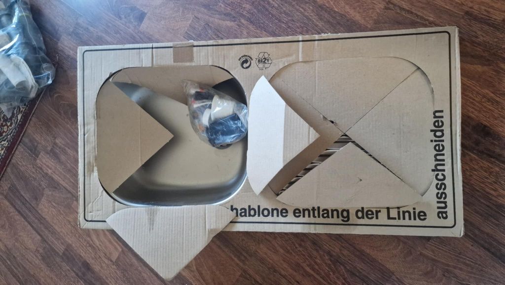 Nowy zlewozmywak kuchenny.