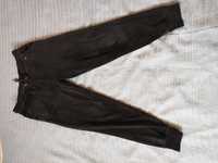 Czarne spodnie dresowe F&F rozmiar 38