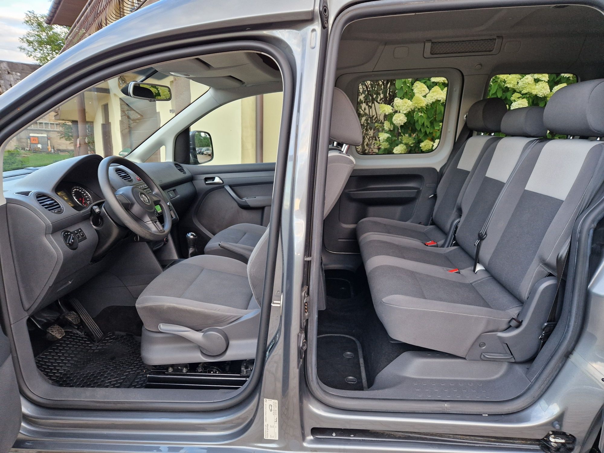 Volkswagen Caddy 2012 Rok 1.6 TDI 102KM 7 Osobowy z Niemiec