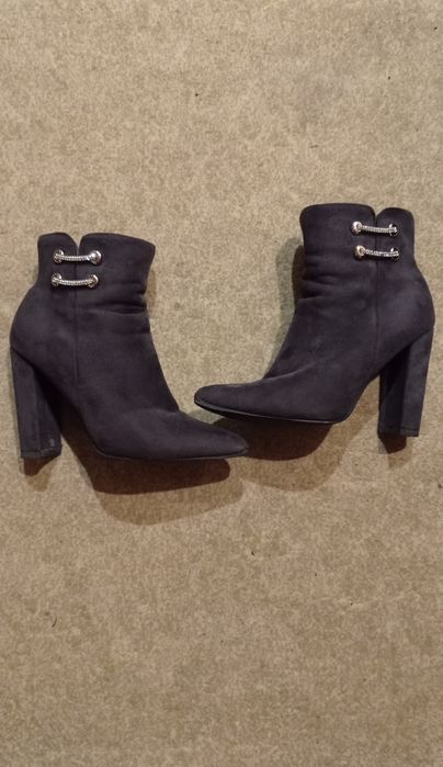 Безкоштовно жіноче взуття