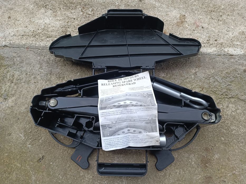 Продам оригінальний домкрат на Віваро Трафік Пpimacтap з 2001-2014pp