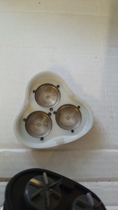 Элктробритва з трома ножами