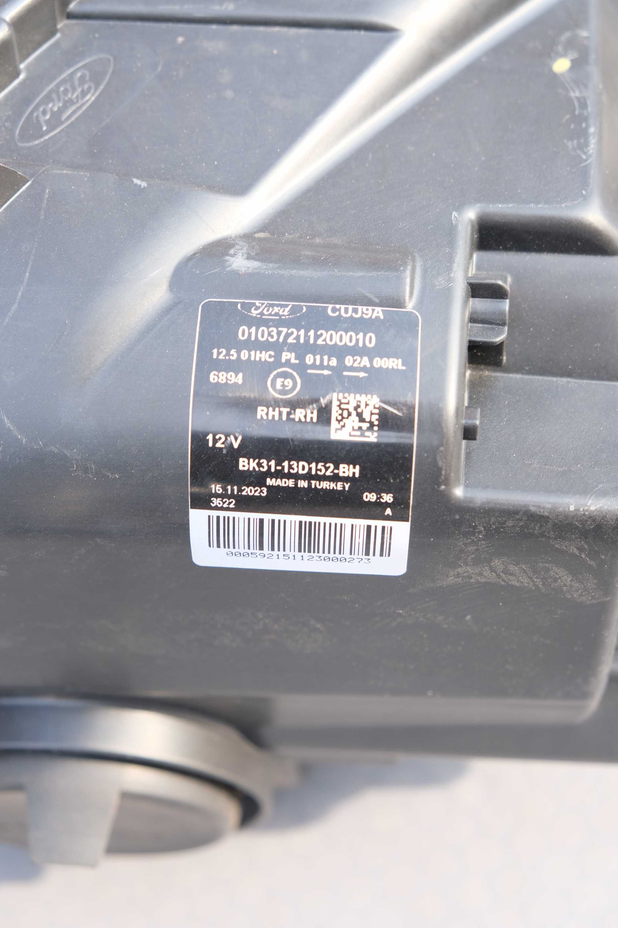Lampa prawy przód Ford Transit mk8