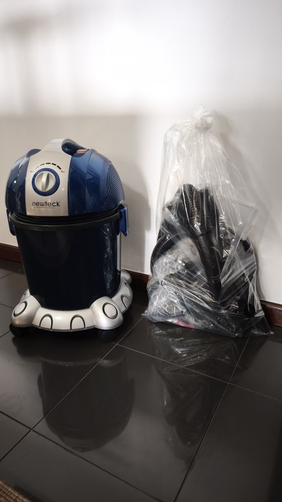 Aspirador Newteck novo