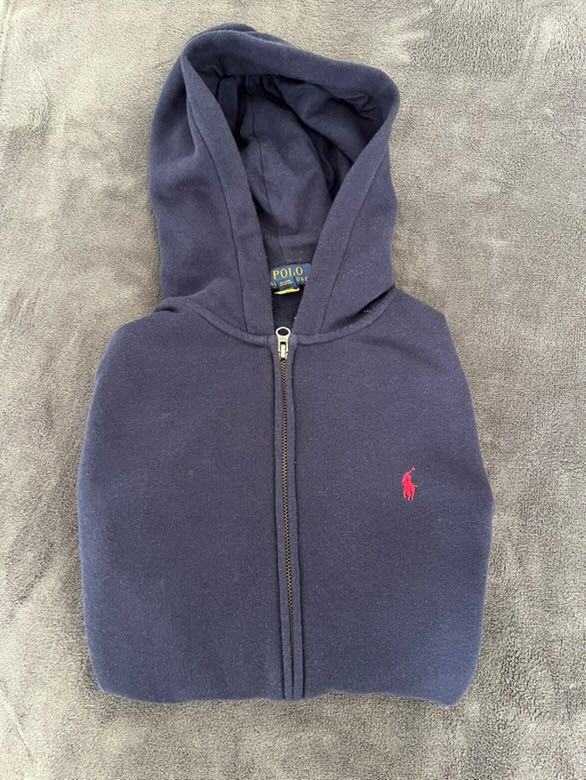 casaco ralph lauren azul com simbolo vermelho