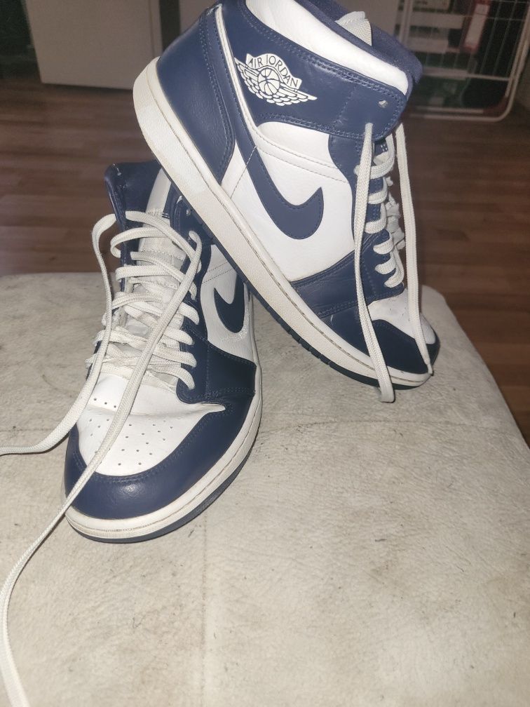 Nike jordan 1 mid