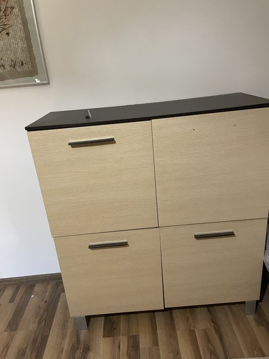 Oddam szafkę z półkami