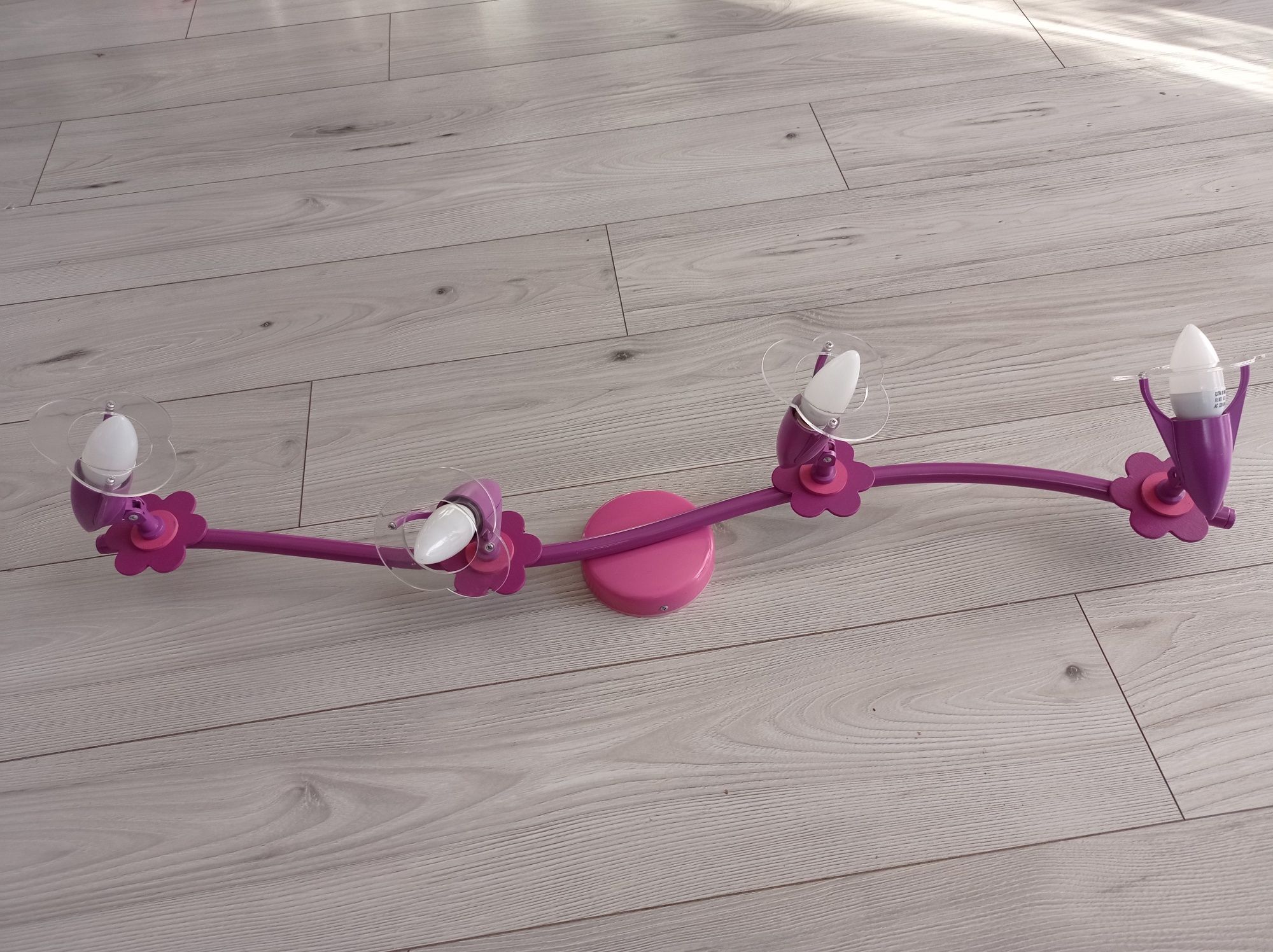 Lampa do pokoju dziewczynki
