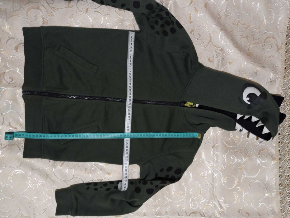 Продам кофту на хлопчика (9-10 рокiв, на зрiст 130-140 см)