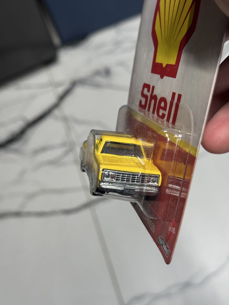 Hot Wheels Premium Shell ’78 Dodge Little Red Express Real Riders Oil