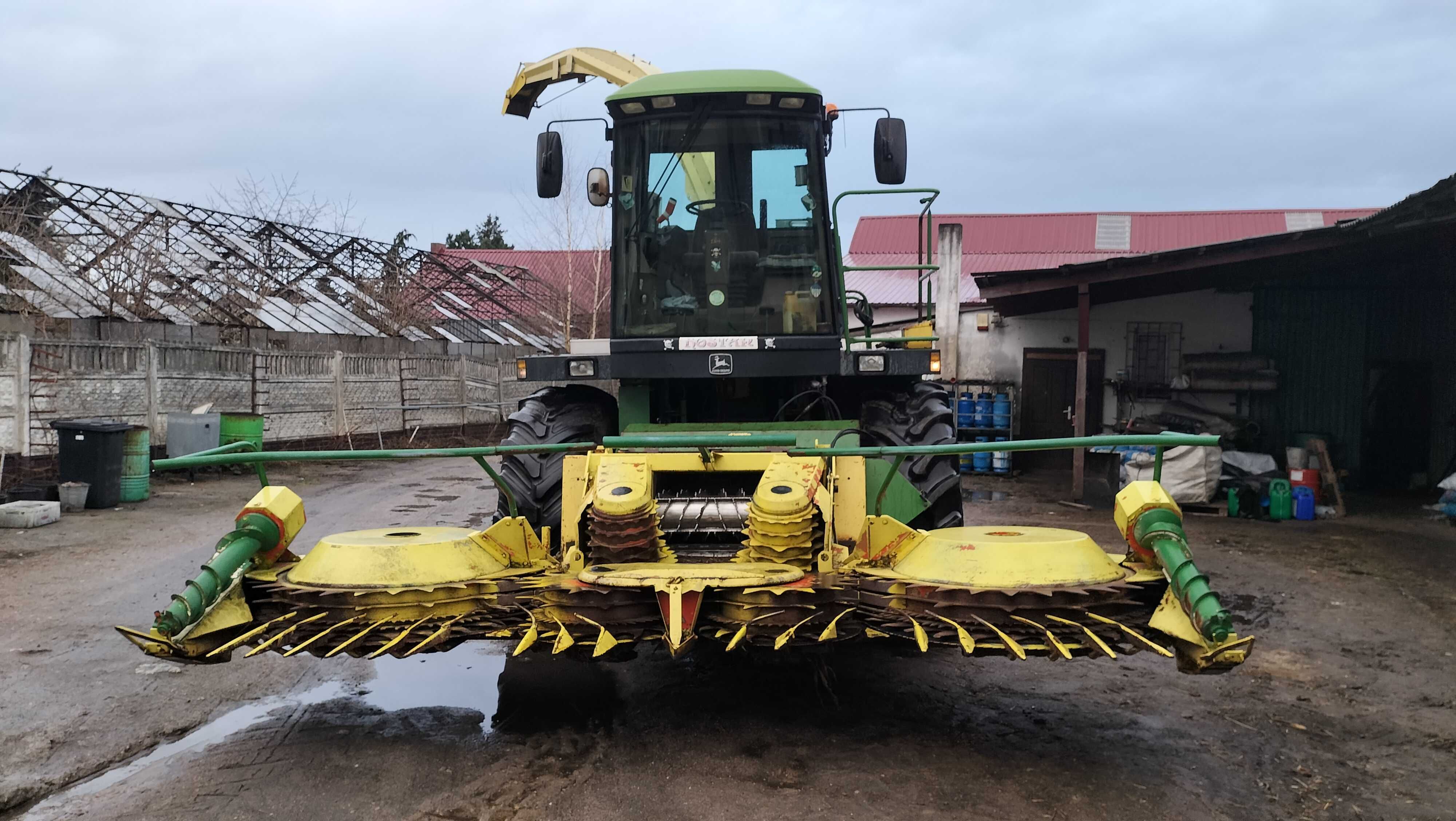 Sieczkarnia John Deere 6810 rok 1998