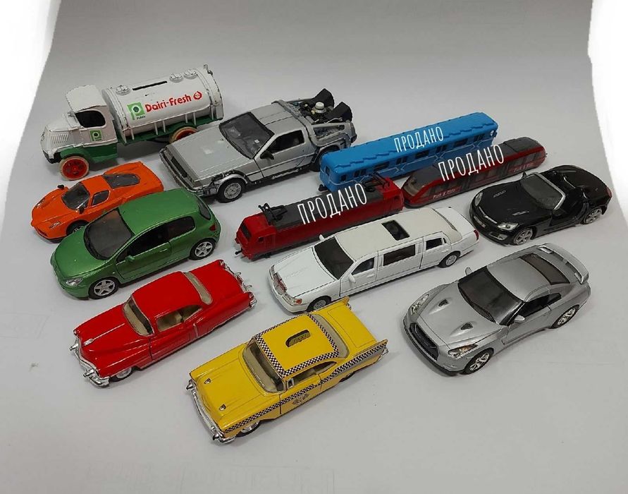 Коллекционные модели машин Назад в будущее Kinsmart