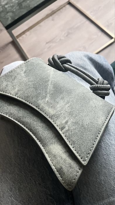 torba o pięknym kolorze i wyjątkowym kształcie