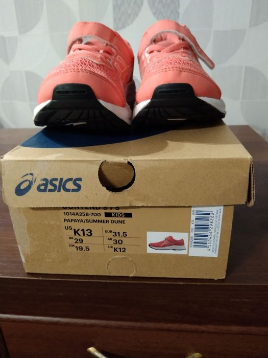 Продам дитячі спортивні кросівки Asics