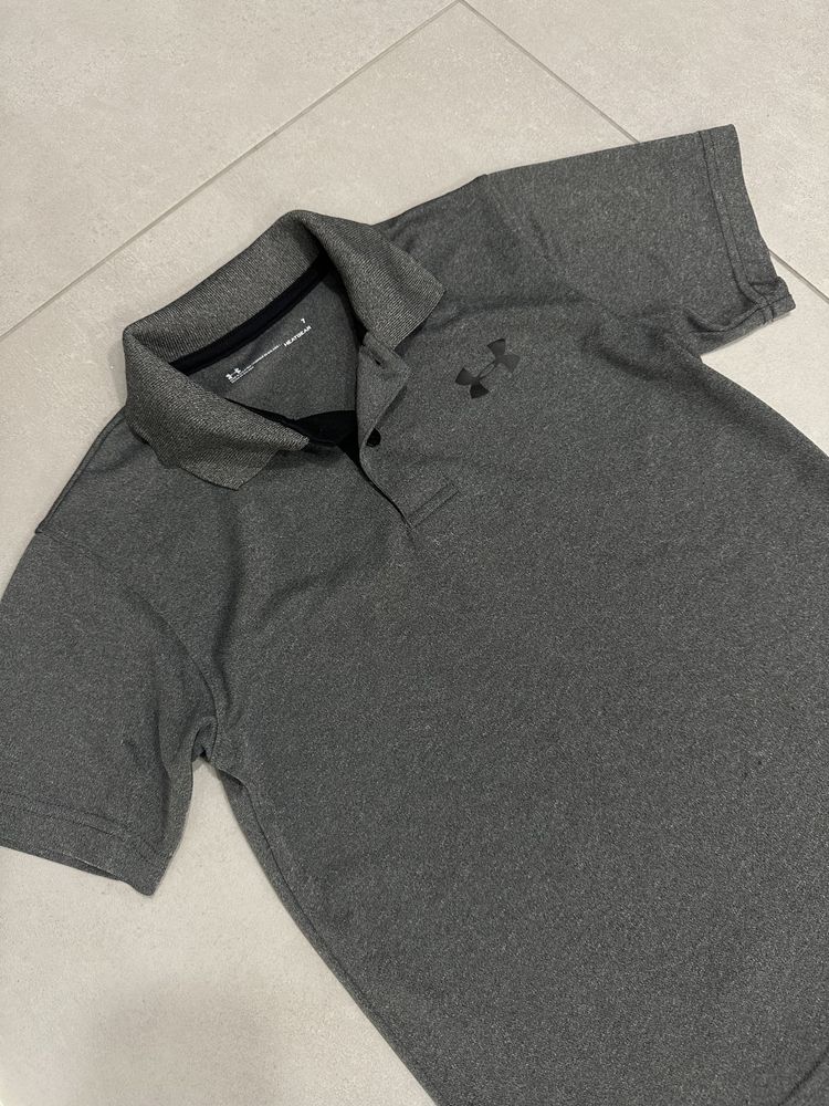 Koszulka polo Under Armour szara sportowa i elegancka 122cm