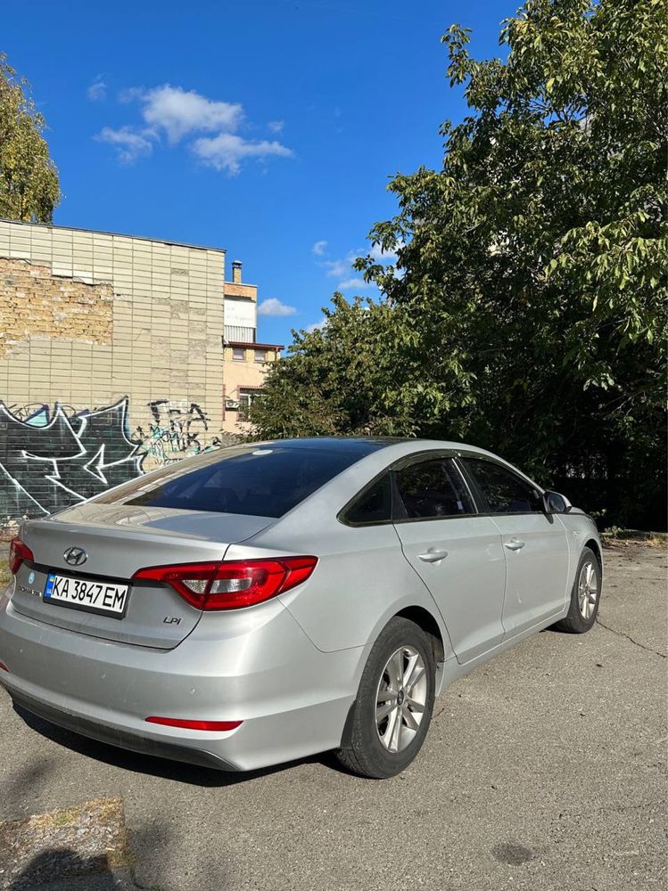 Авто в росрочку Хюндай Соната LF авто під викуп недорого газ таксі