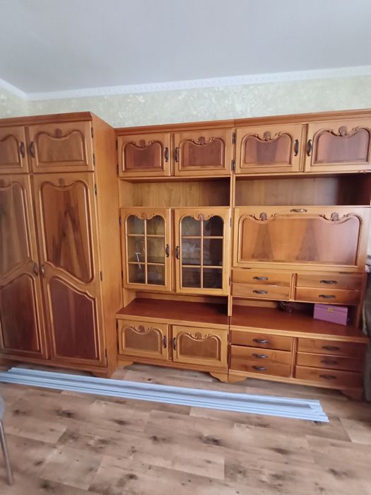 Стенка в зал- гостинная. Цена договорная.